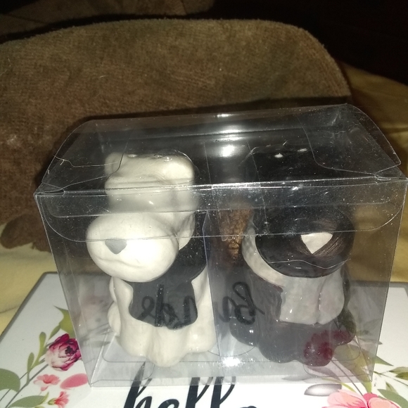 Dog Lover Salt & Pepper Shakers - Picture 7 of 7